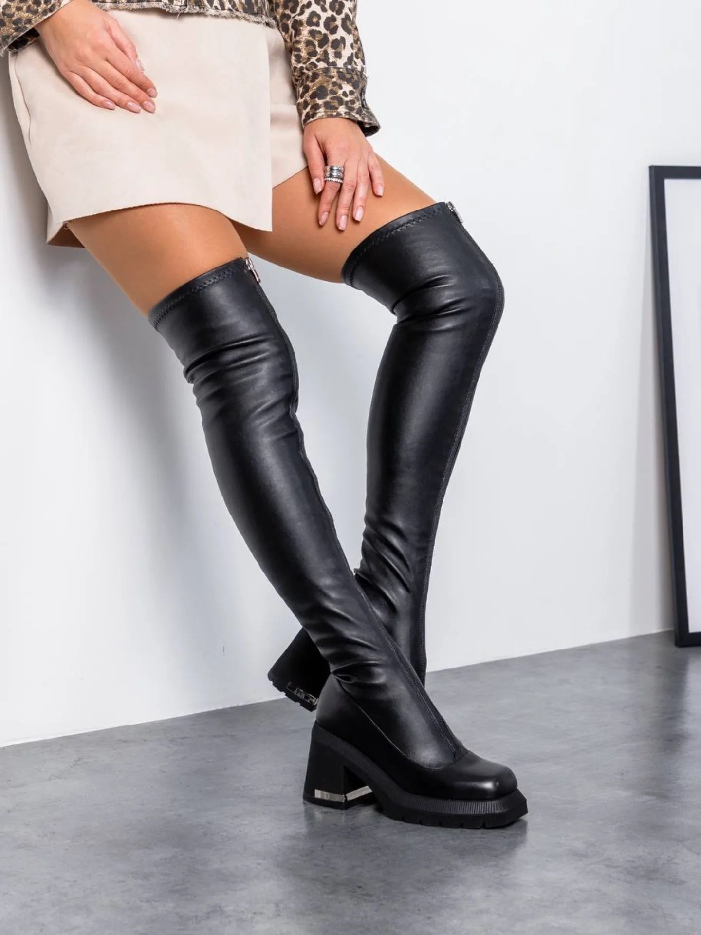 Surgical elastic zipper boots