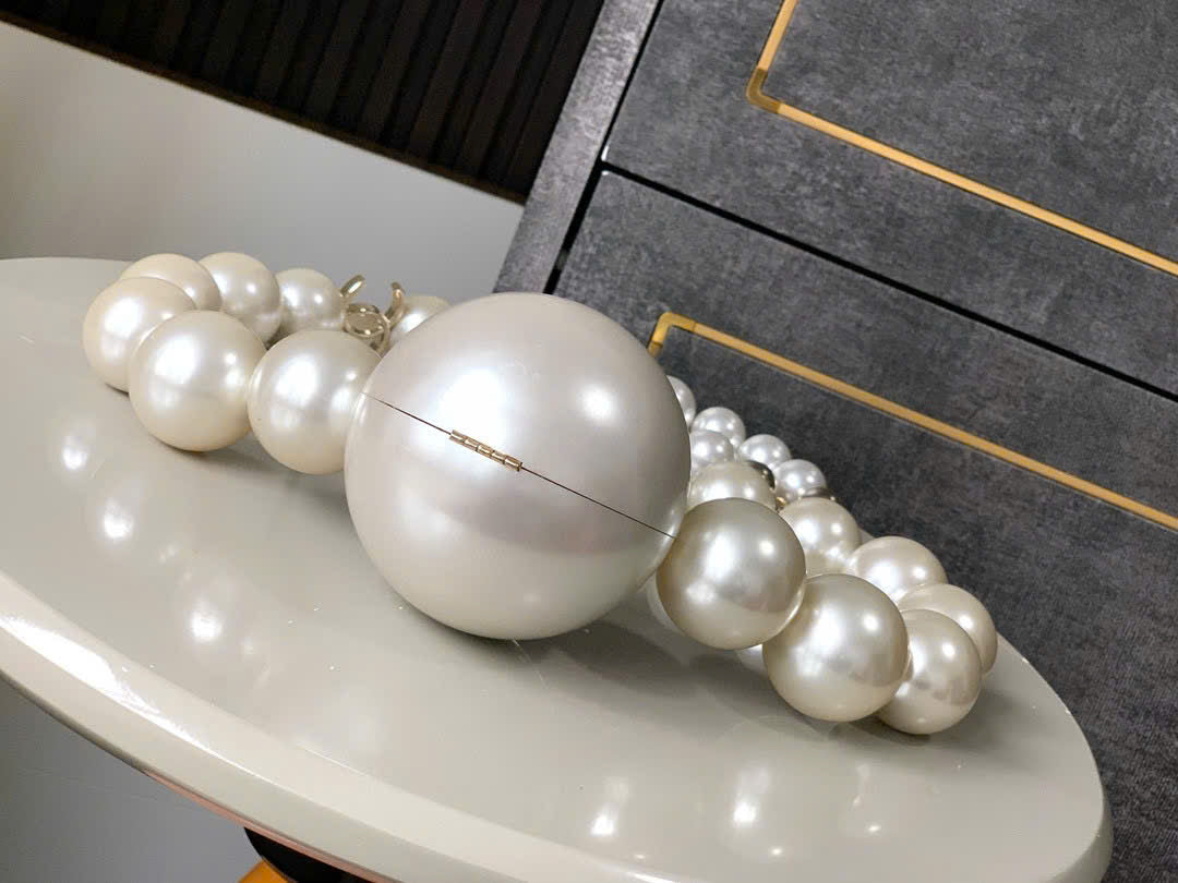 Retro Pearl Necklace Hard Dinner Bag