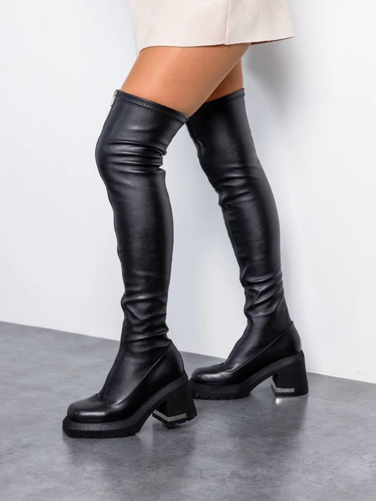Surgical elastic zipper boots